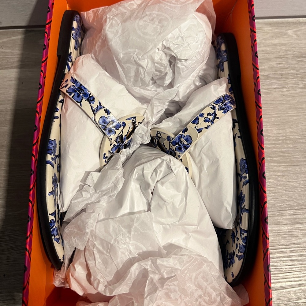 Tory Burch White & Blue Floral Logo Thong Sandal - Picture 6 of 8
